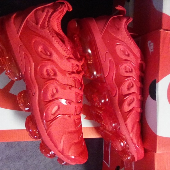 nike air vapormax plus tn triple red shoe